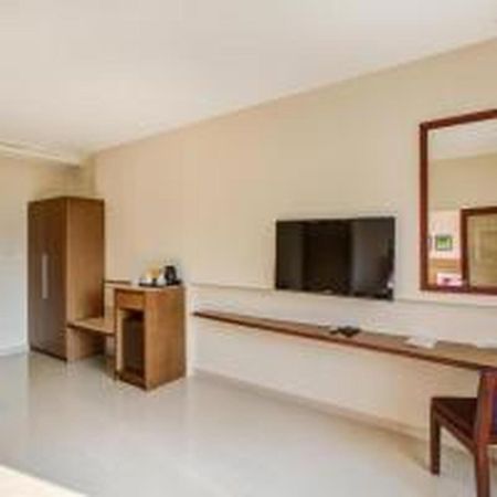 Jk Residency Kelakam Hotel Luaran gambar