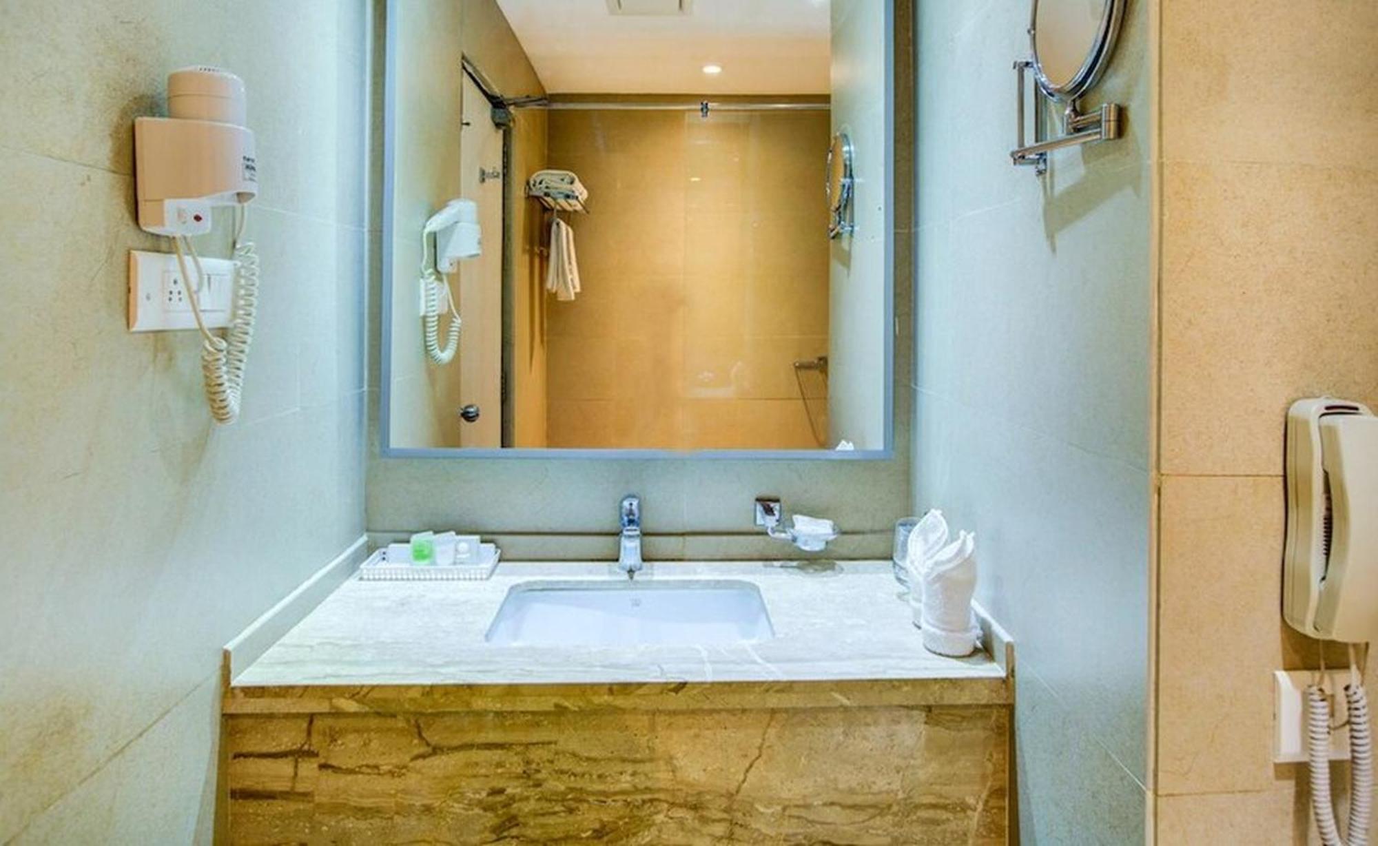 Jk Residency Kelakam Hotel Luaran gambar
